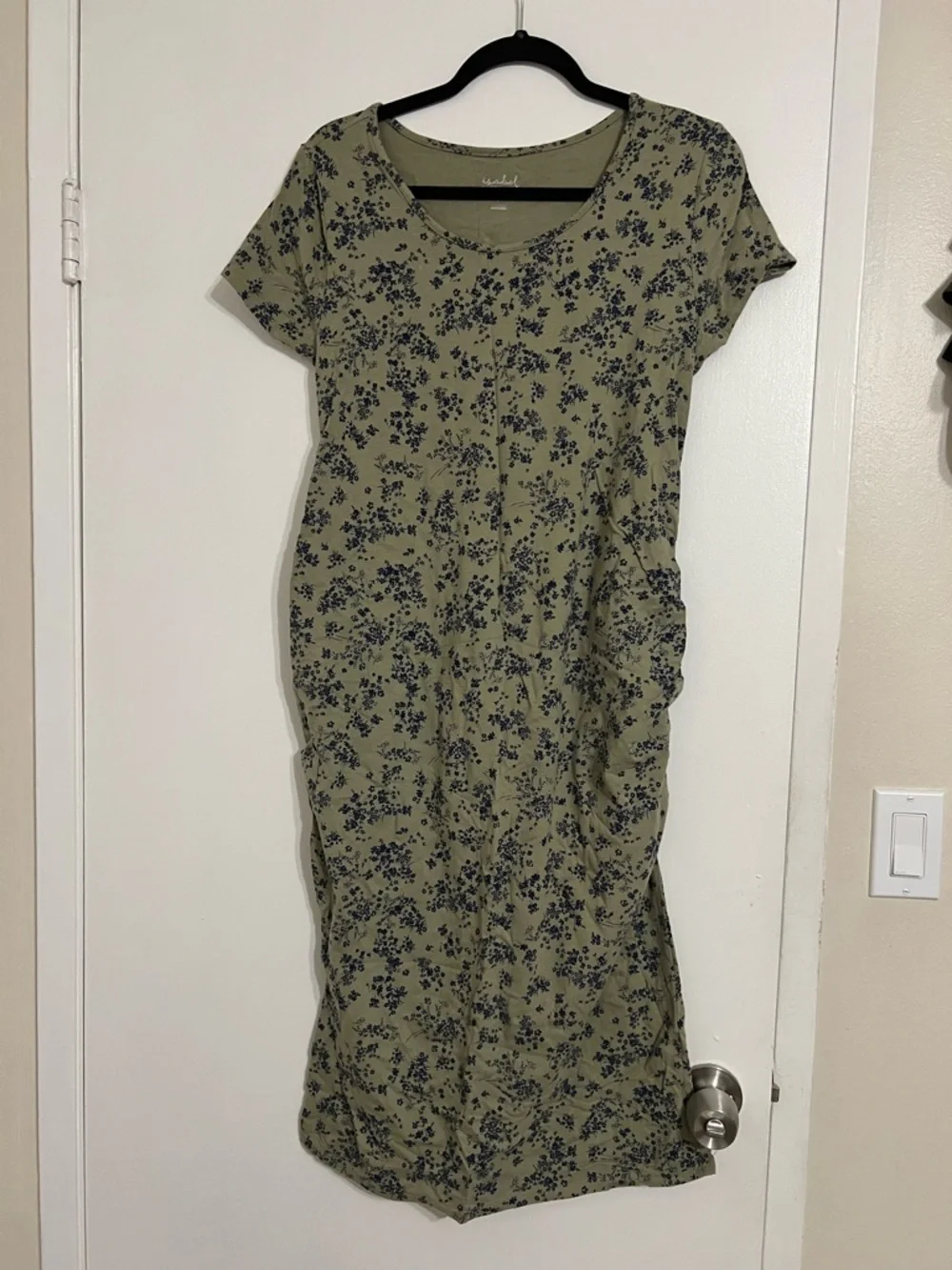 Ingrid & Isabel Green Floral Maternity Dress - Picture 3 of 6